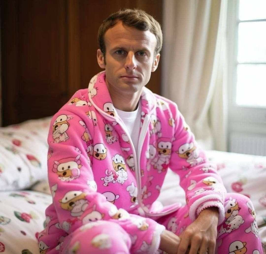 Un peu d'humour dans ce monde de brutes - Page 17 Macron-pyjama